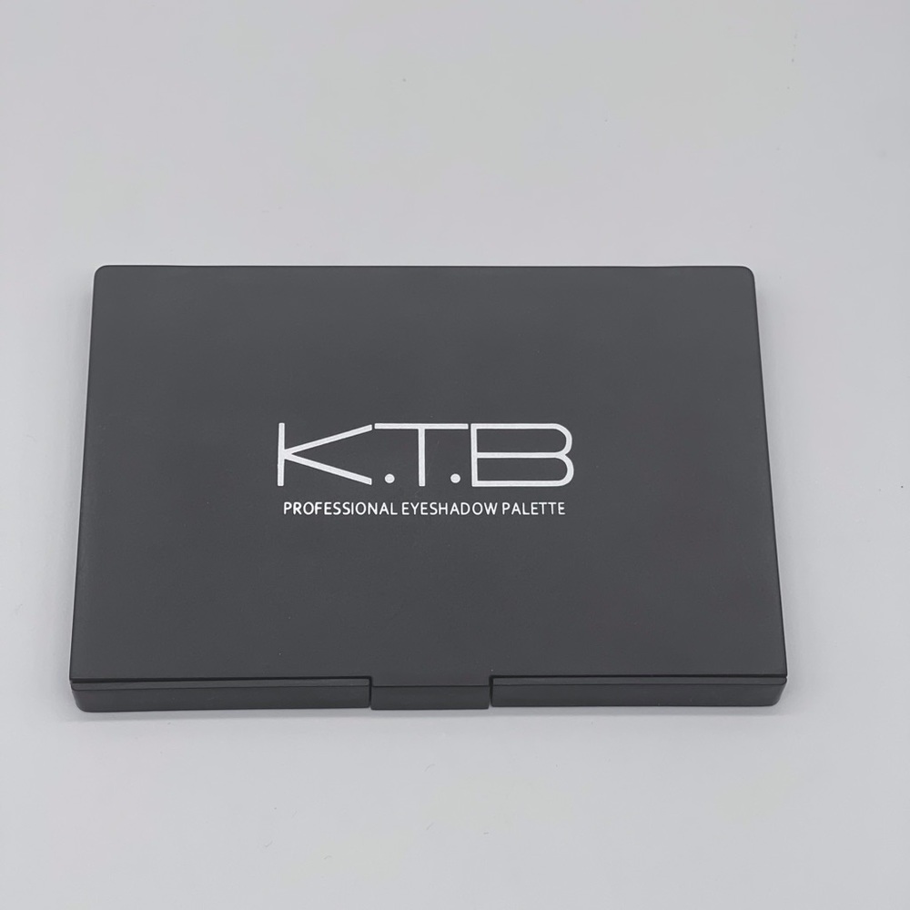 K.T.B. PROFESSIONAL EYESHADOW 15 PALETTE